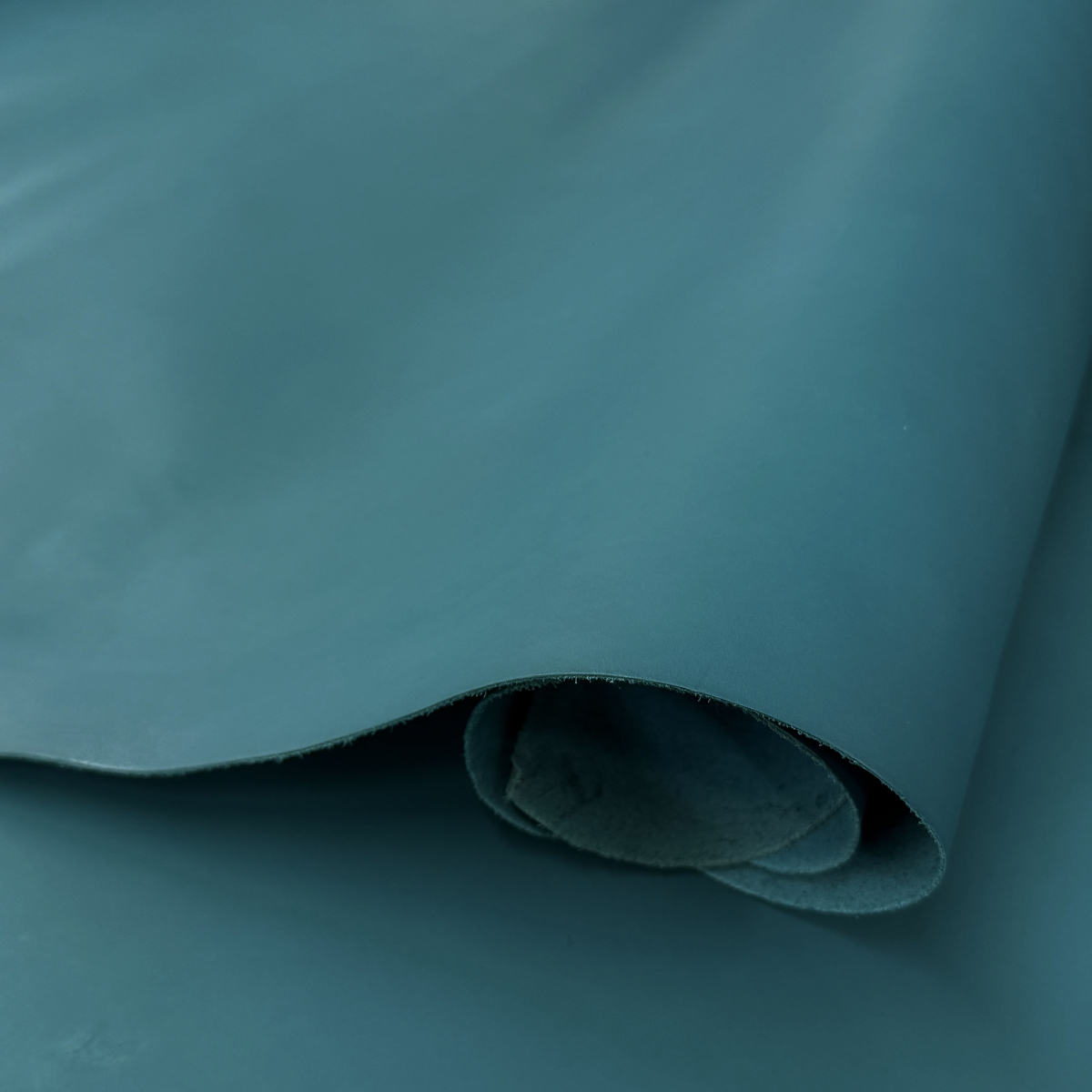 Turquoise Vaqueta Veg Tan Leather